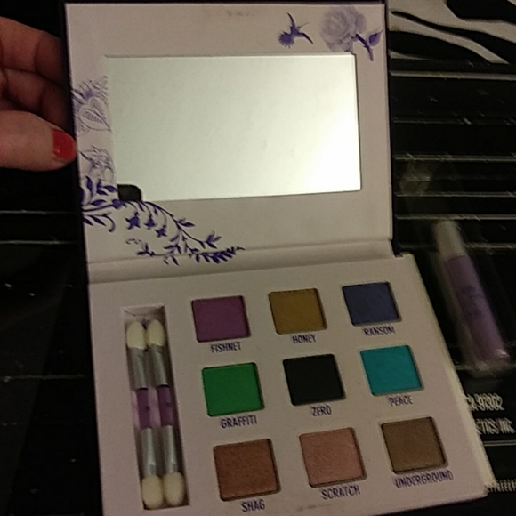 💜Urban Decay Sadow Box w/ Box + Primer!! - Picture 5 of 7